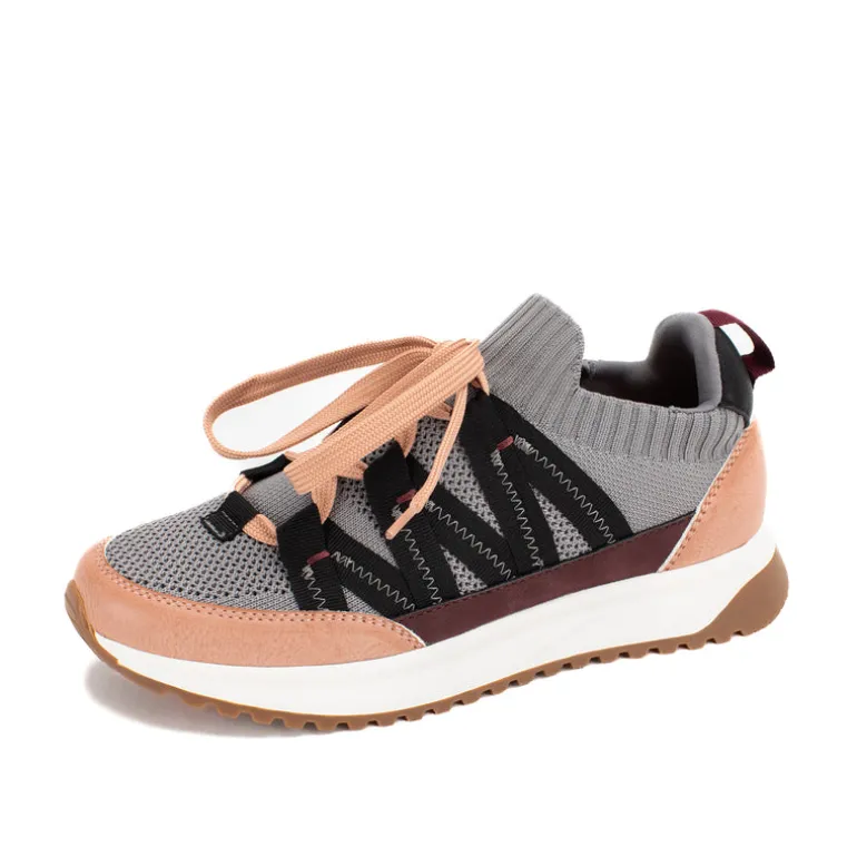 Rocco Knit Trainer